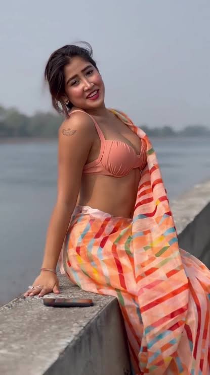 ঢাকার নুসরাতের প্রোফাইল